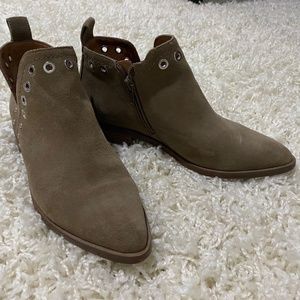 Women’s tan suede bootie